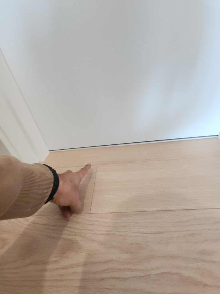 광명 방문 하단 자르기 욕실문 문턱 걸림 수리