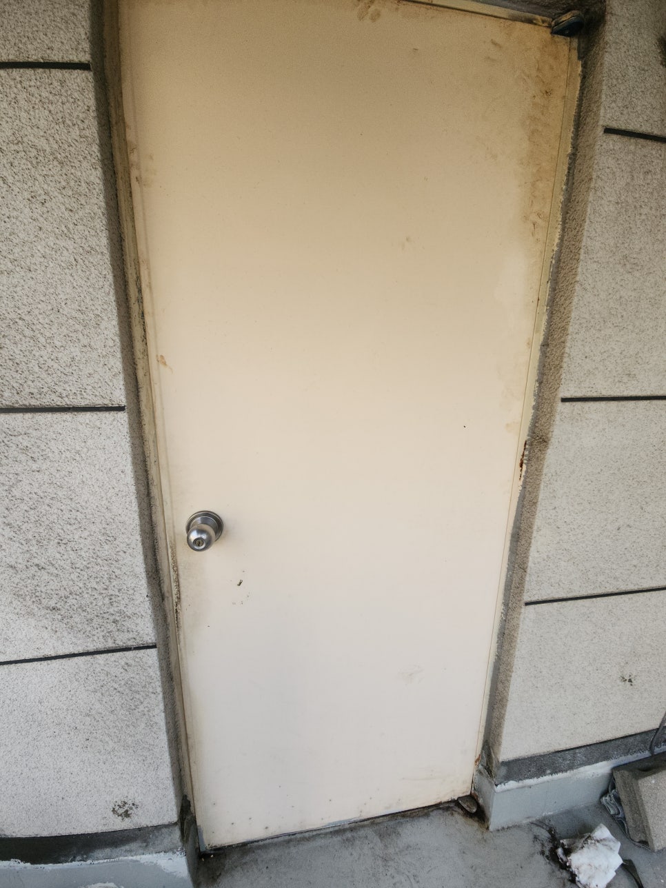 재설치 후 닫힌 옥상 방화문